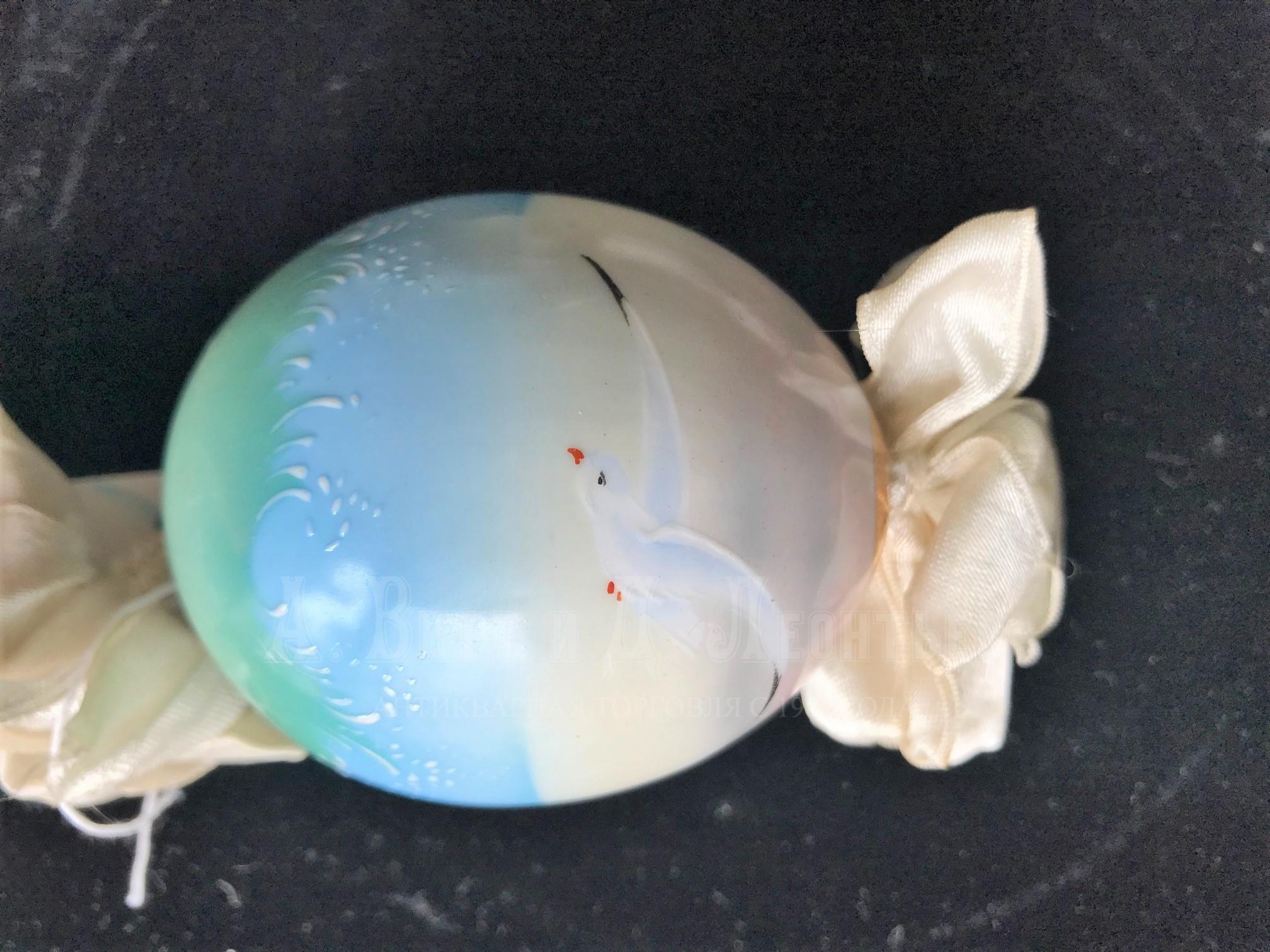 Антикварное фарфоровое пасхальное яйцо с чайками